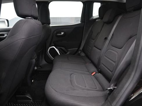 Used 2018 Jeep Renegade Latitude w/ Cold Weather Group AWD/4WD image 11