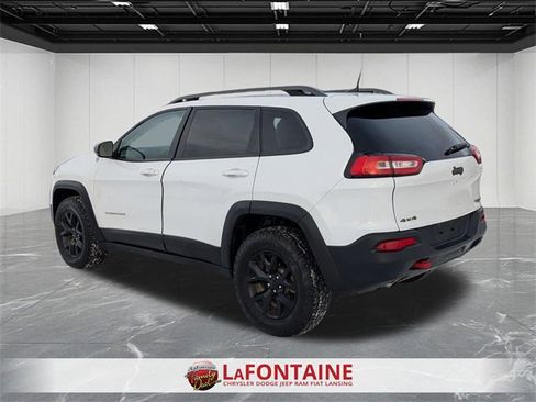 Used 2018 Jeep Cherokee Trailhawk image 3