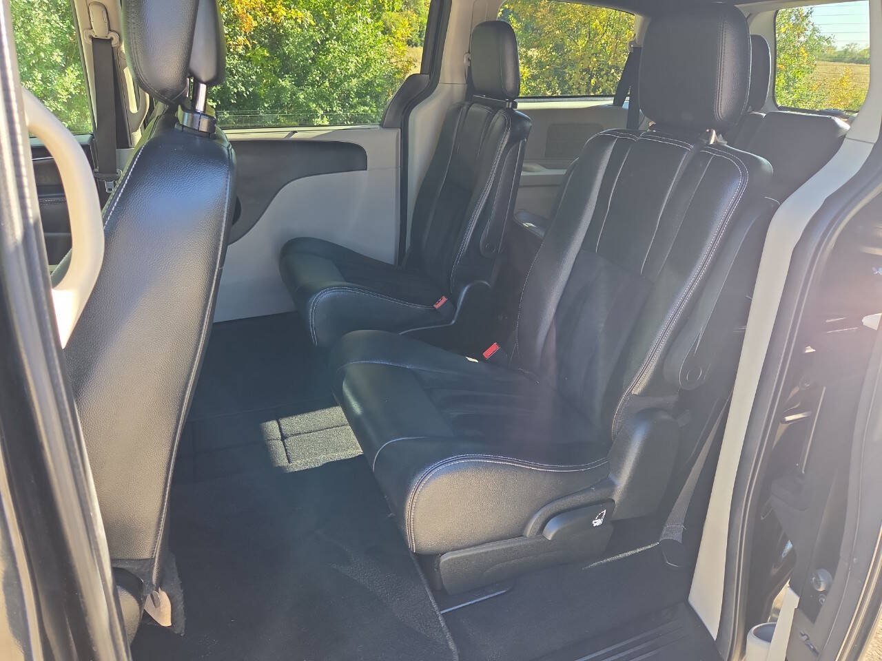 Used 2018 Dodge Grand Caravan SXT w/ Driver Convenience Group FWD image 16