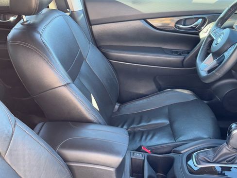 Used 2017 Nissan Rogue SL w/ SL Premium Package image 12