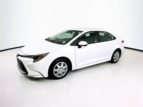 Used 2024 Toyota Corolla LE image 4
