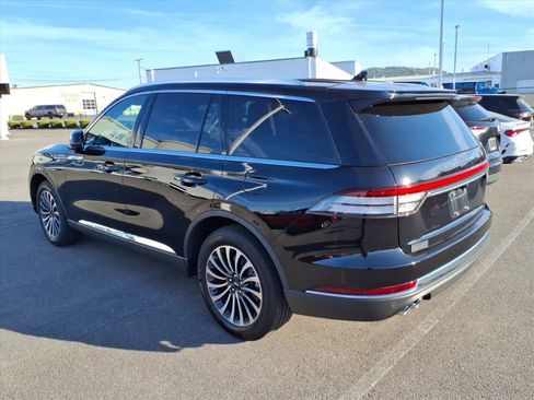 Used 2023 Lincoln Aviator AWD w/ Premium Package image 4