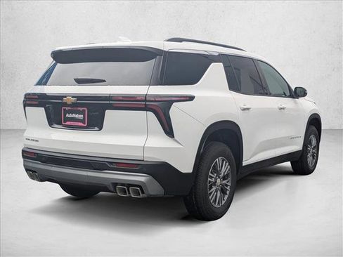 New 2026 Chevrolet Traverse LT image 2