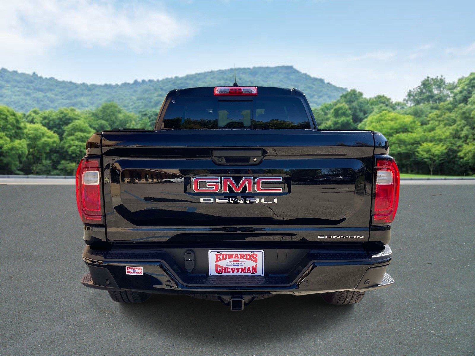 Used 2023 GMC Canyon Denali AWD/4WD image 4