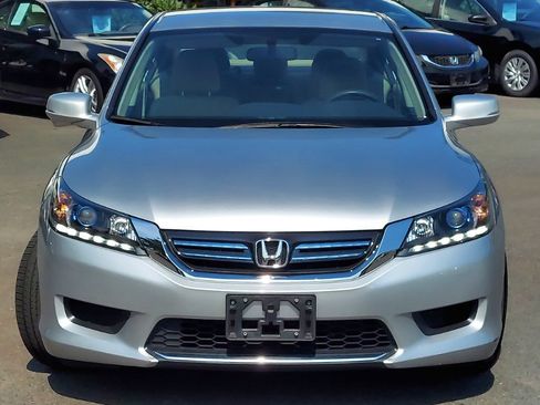 Used 2014 Honda Accord Hybrid Sedan image 2