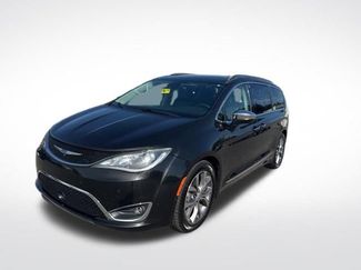 Used 2018 Chrysler Pacifica Limited w/ Advanced Safetytec Group FWD 360° Tour