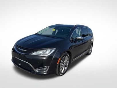 Used 2018 Chrysler Pacifica Limited w/ Advanced Safetytec Group