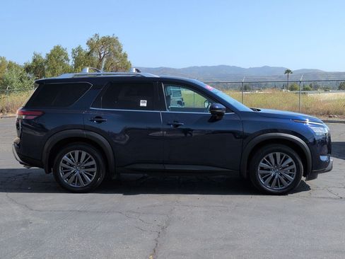 Certified 2022 Nissan Pathfinder SL w/ SL Premium Package FWD image 5