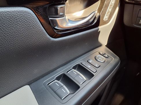Used 2024 Honda CR-V EX-L image 10