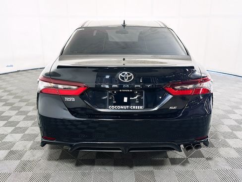 Used 2023 Toyota Camry SE FWD image 4