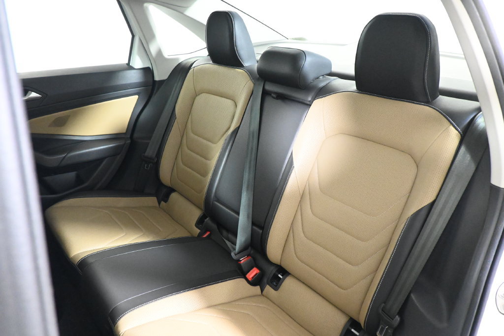 Used 2020 Volkswagen Jetta SEL Premium FWD image 4