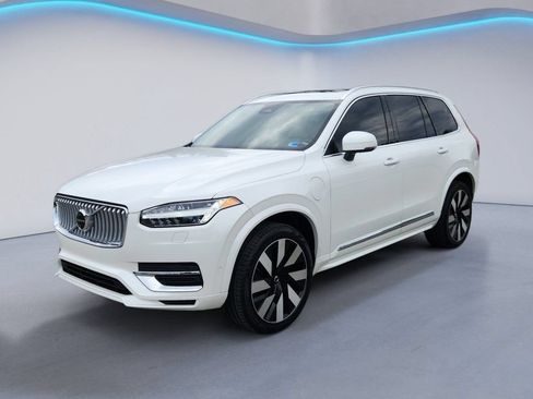 Certified 2025 Volvo XC90 T8 Plus AWD/4WD image 7