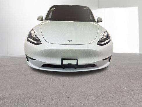 Used 2023 Tesla Model Y Long Range AWD/4WD image 2