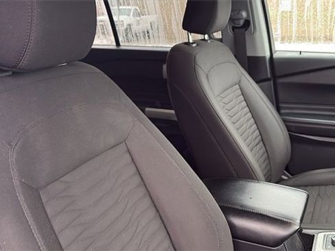 Used 2021 Ford Explorer XLT image 33