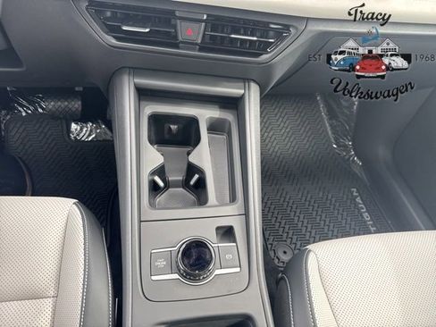 New 2025 Volkswagen Tiguan SE image 12