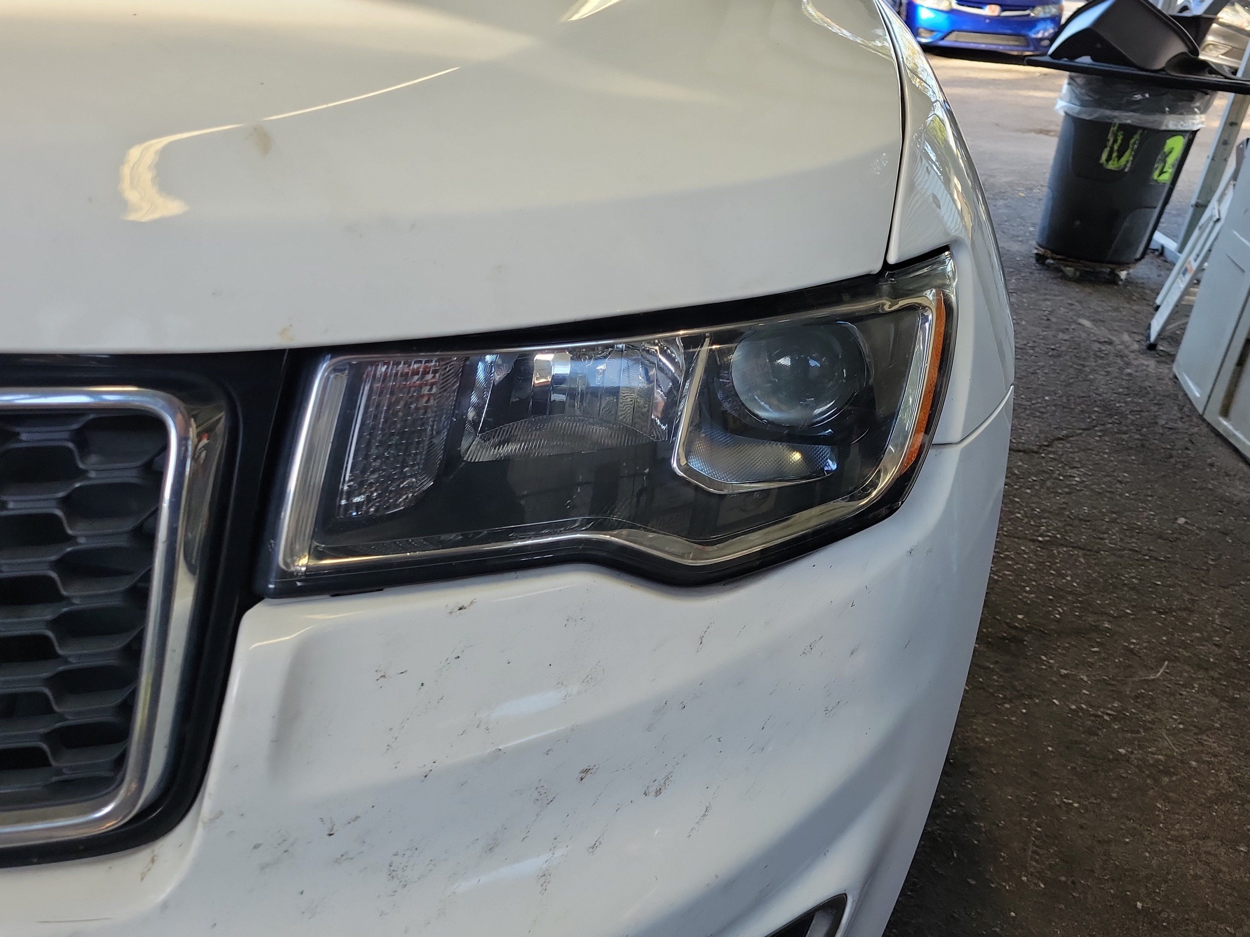 Used 2018 Jeep Grand Cherokee Laredo RWD image 3