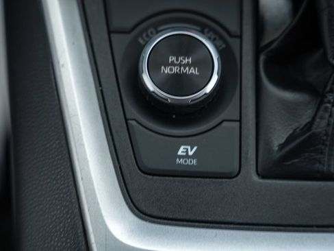 Certified 2025 Toyota RAV4 LE AWD/4WD image 28