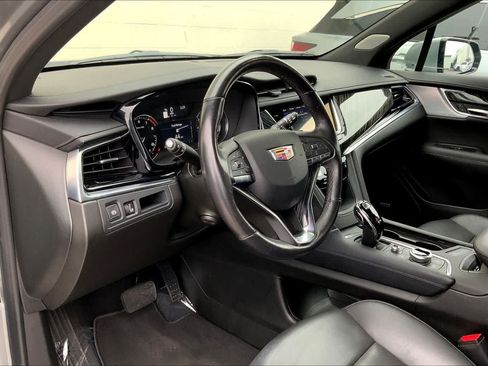 Used 2024 Cadillac XT6 Premium Luxury FWD image 2
