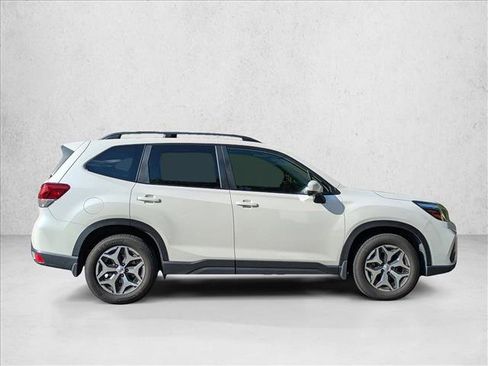 Used 2019 Subaru Forester Premium AWD/4WD image 4