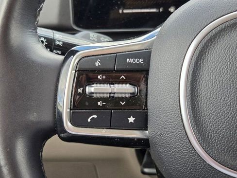 Used 2025 Kia Carnival image 22
