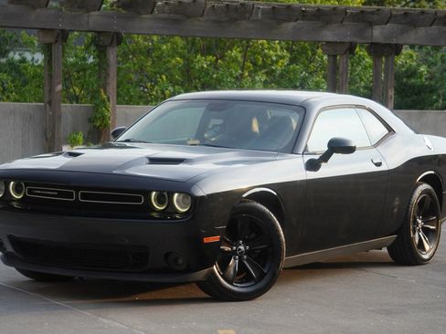 Used 2017 Dodge Challenger SXT RWD image 6