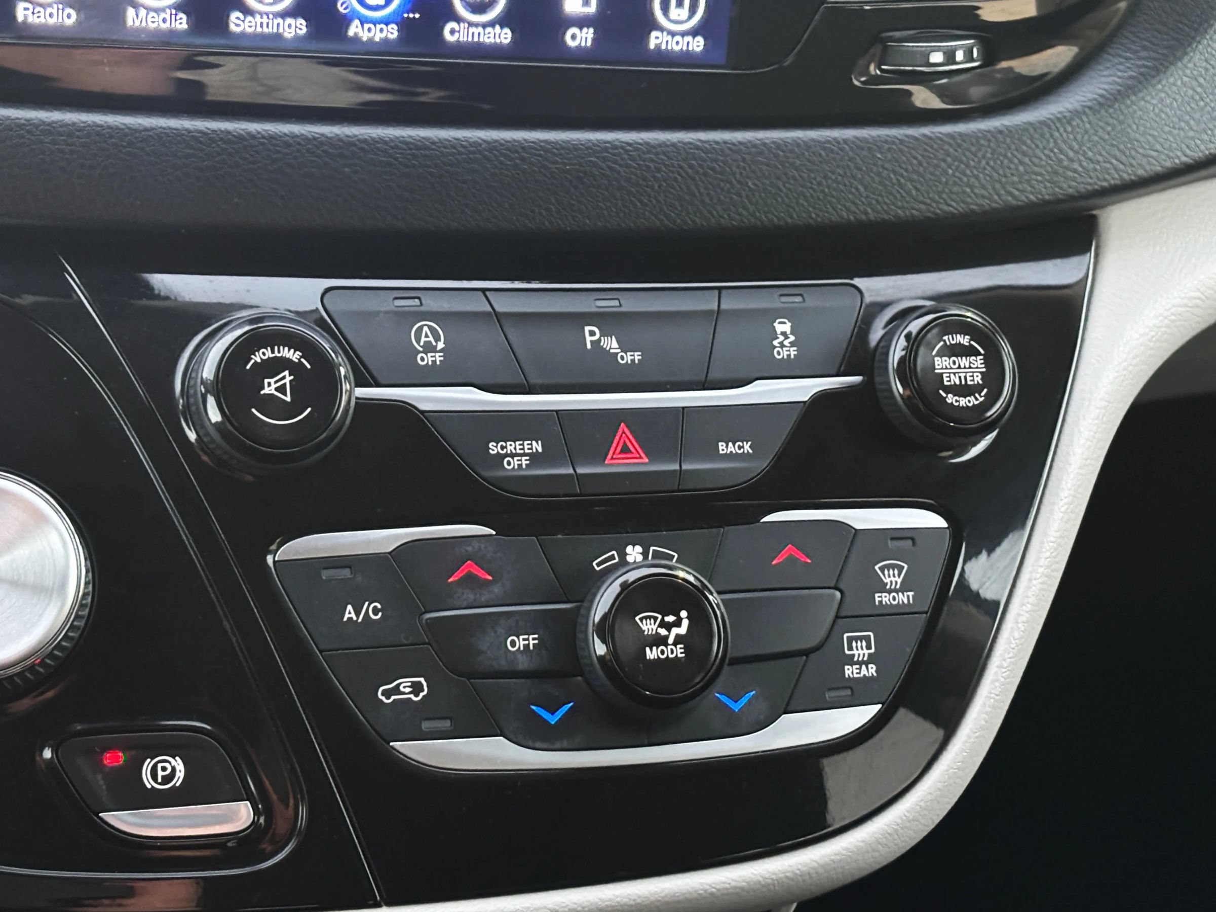 Used 2017 Chrysler Pacifica Touring FWD image 23
