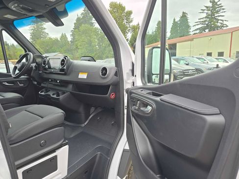 Used 2026 Mercedes-Benz Sprinter 2500 image 10