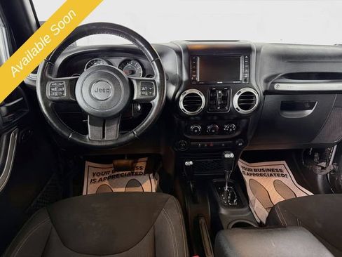 Used 2018 Jeep Wrangler Unlimited Sahara w/ Connectivity Group AWD/4WD image 18