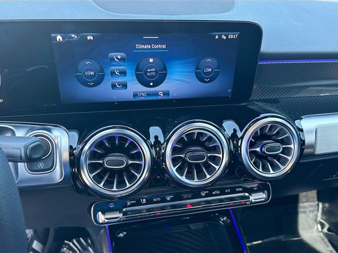 Used 2025 Mercedes-Benz GLB 35 AMG 4MATIC image 15