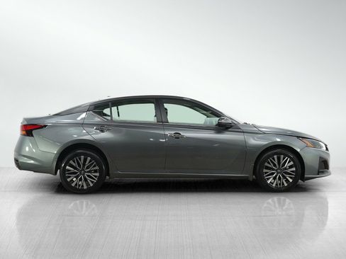 Used 2023 Nissan Altima 2.5 SV w/ SV Premium Package image 6
