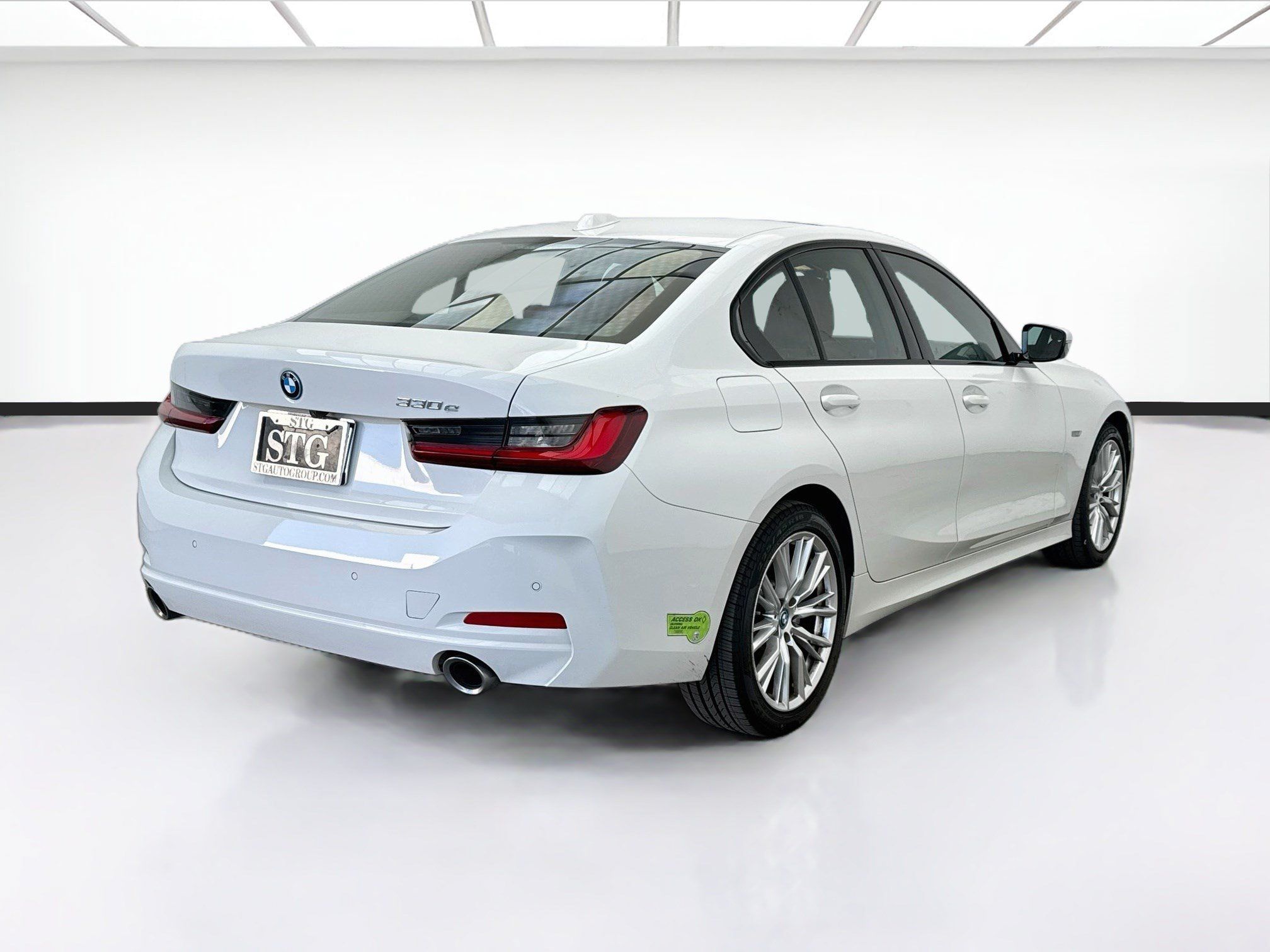 Used 2023 BMW 330e w/ Premium Package RWD image 4
