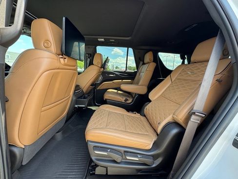 Certified 2024 Cadillac Escalade Sport w/ LPO, ONYX Package AWD/4WD image 34