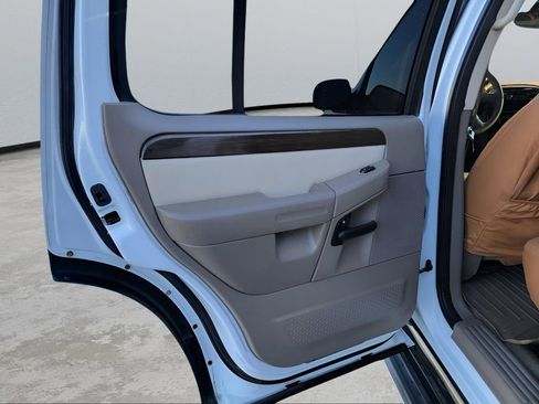Used 2005 Ford Explorer Eddie Bauer image 24