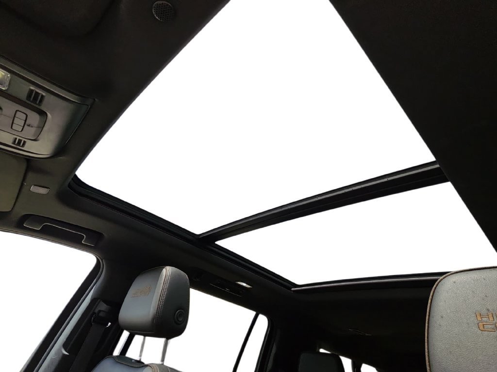 Used 2021 Chevrolet Suburban High Country RWD image 29