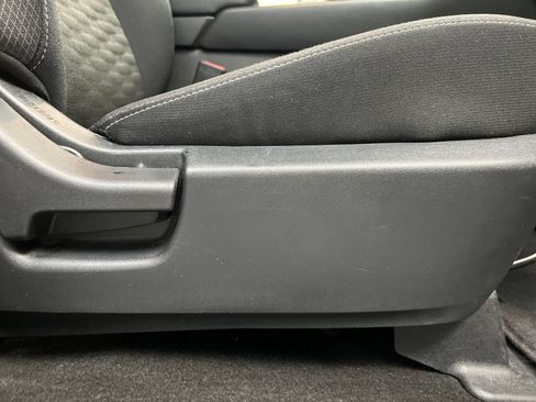 Used 2024 Nissan Pathfinder SV FWD image 29