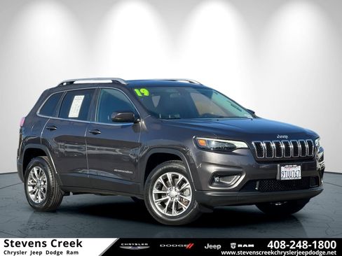 Used 2019 Jeep Cherokee Latitude Plus image 1