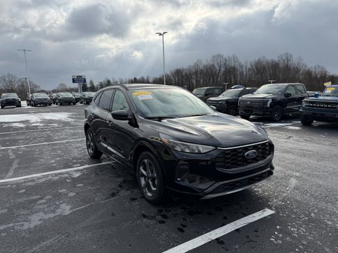 Certified 2023 Ford Escape ST-Line w/ Tech Pack #1 AWD/4WD image 3
