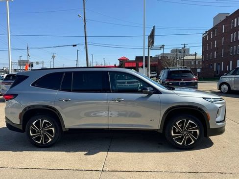 Used 2025 Buick Enclave Sport Touring AWD/4WD image 7