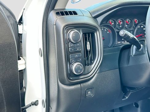 Used 2024 GMC Sierra 1500 Pro w/ Pro Value Package image 8