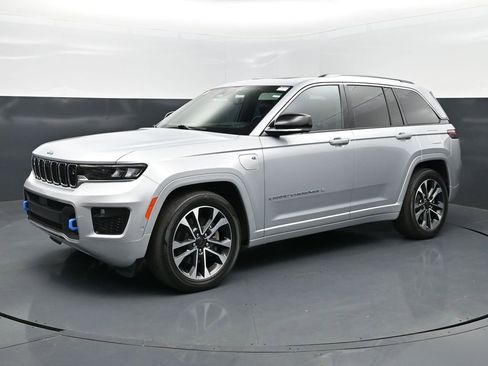 Used 2022 Jeep Grand Cherokee Overland w/ Advanced Protech Group III AWD/4WD image 1