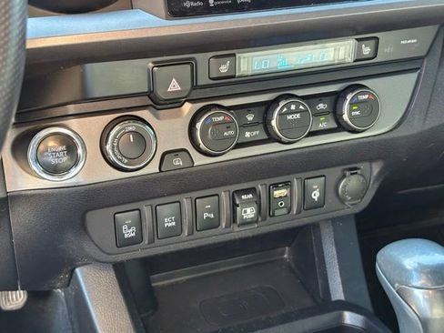Used 2019 Toyota Tacoma TRD Sport AWD/4WD image 10