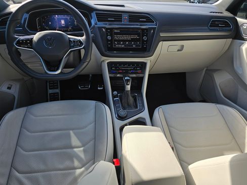 Used 2024 Volkswagen Tiguan SEL R-Line image 18