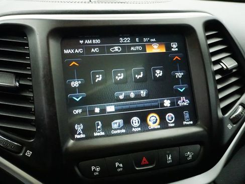 Used 2016 Jeep Cherokee Overland w/ Technology Group image 31