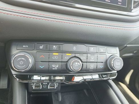 Used 2024 Dodge Durango GT AWD/4WD image 34