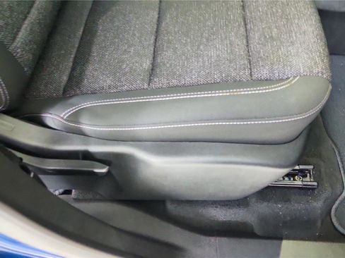 Used 2025 Chevrolet Traverse LT w/ Driver Confidence Package image 36