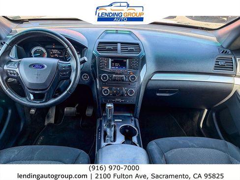 Used 2017 Ford Explorer XLT FWD image 11