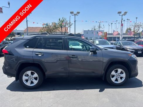 Used 2019 Toyota RAV4 XLE w/ Carpet Mat Package FWD image 5