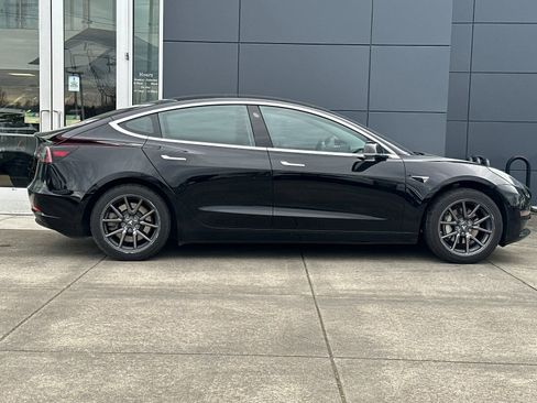 Used 2019 Tesla Model 3 Standard Range Plus image 2