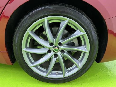 Used 2019 Alfa Romeo Giulia RWD image 2
