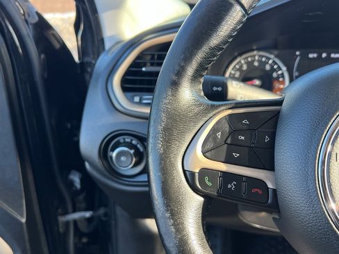 Used 2017 Jeep Renegade Latitude w/ Cold Weather Group image 31